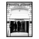 Entrada Chanel - Póster 50x70 con Marco Negro