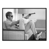 Steve McQueen pistola - Póster 21x30 con Marco Negro