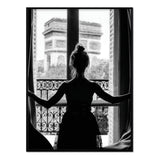 Mujer en ventana - Póster 21x30 con Marco Negro